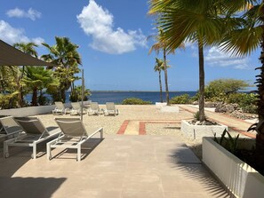 Terrace/patio - Oceanfront Villa, great house reef, near dive shops, restaurants, sleeps 4 (Hato)