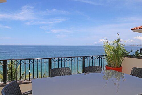 🍹PUERTA AL MAR🍹 PENTHOUSE/BEACHFRONT–5 BALCONIES/POOL/STEPS 2 TOWN–WONT LAST!