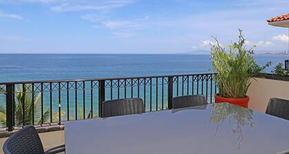 🍹PUERTA AL MAR🍹 PENTHOUSE/BEACHFRONT–5 BALCONIES/POOL/STEPS 2 TOWN–WONT LAST!