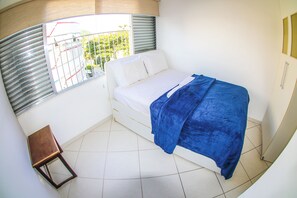 2 slaapkamers, een bureau, een strijkplank/strijkijzer, gratis wifi