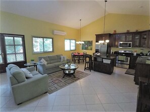 Televisión y reproductor de DVD 