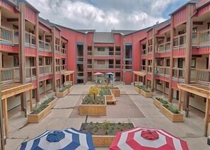 Property grounds - Longbranch 309, Lovely 2BR Condo, 2 Blocks from Main St (Breckenridge)