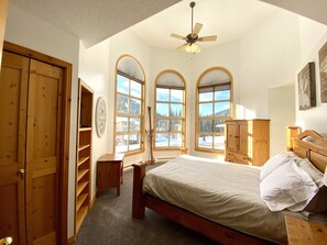 4 bedrooms, iron/ironing board, travel crib, free WiFi