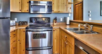 Beautiful 4 bedroom townhouse close to village.