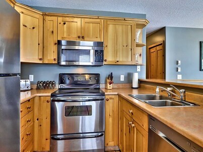 Beautiful 4 bedroom townhouse close to village.