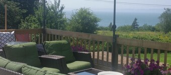 Casa Moana, Lovely old house overlooking St. Mary`s Bay, with  free breakfast.