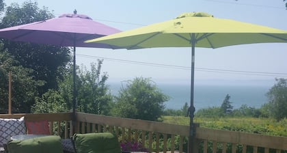 Casa Moana, Lovely old house overlooking St. Mary`s Bay, with free breakfast.