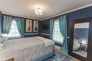 2 bedrooms, in-room safe, iron/ironing board, WiFi