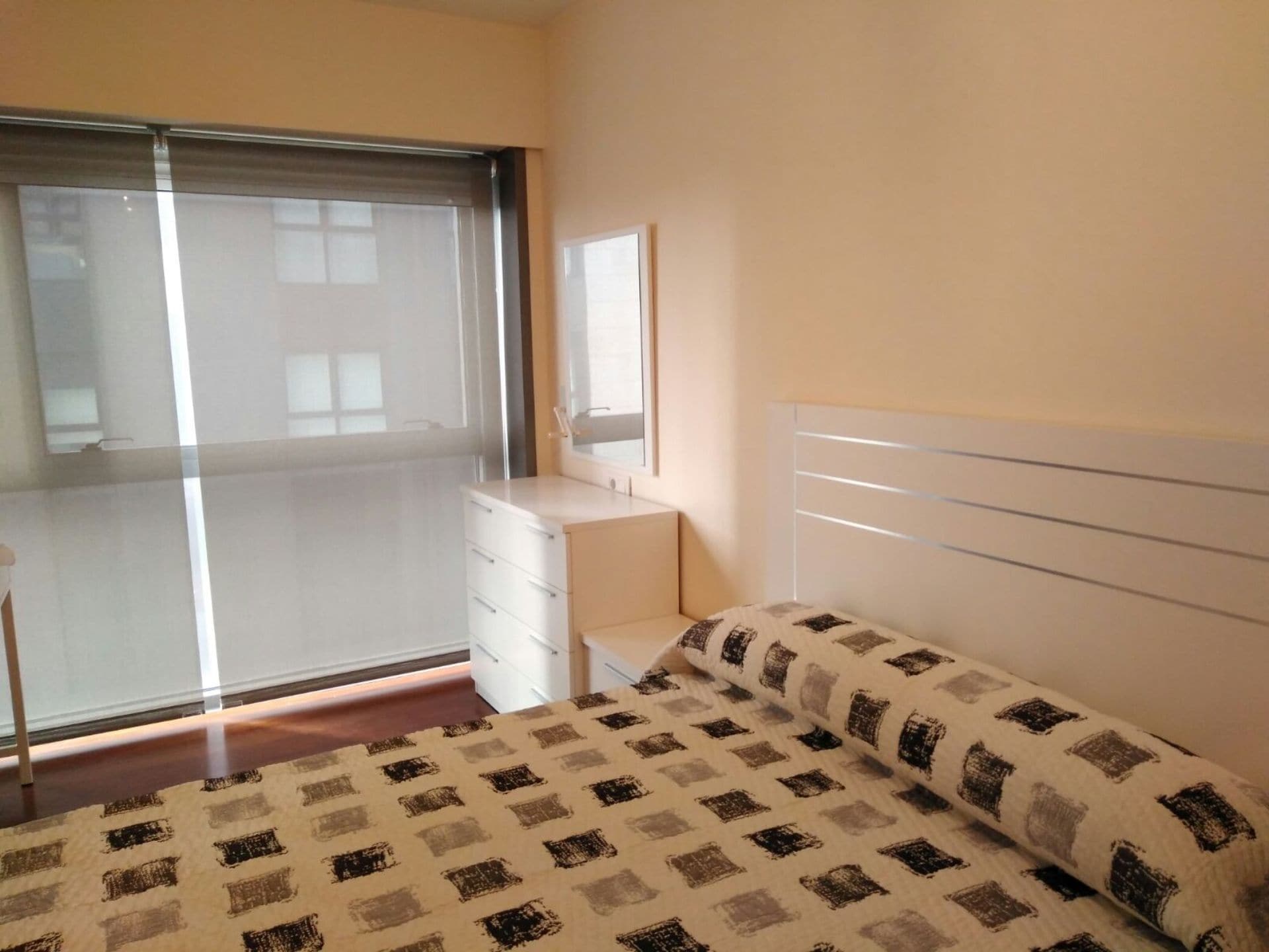 3 slaapkamers, een strijkplank/strijkijzer, internet, beddengoed