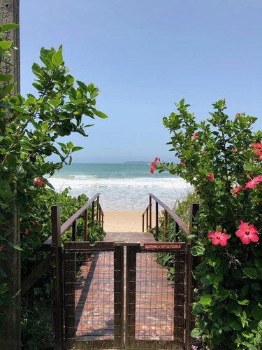 3 SEA-FRONTED Houses - Beach of Mariscal, Bombinhas, SC - HOUSE #7
