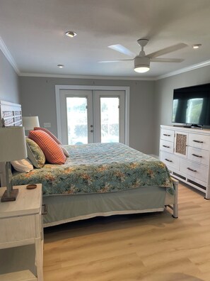 3 bedrooms, desk, iron/ironing board, travel cot