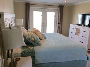 3 bedrooms, desk, iron/ironing board, travel cot