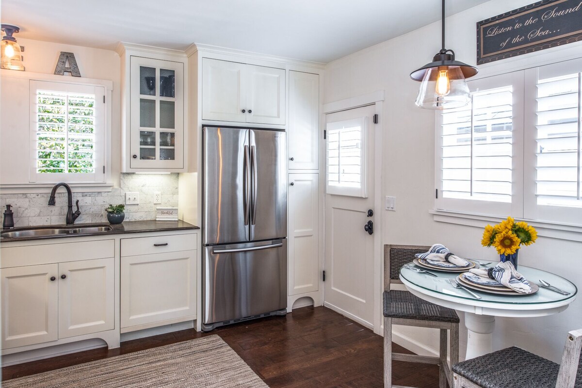 Photo 12 of 3747 Bungalow by-the-Sea - Adorable, Cozy Cottage