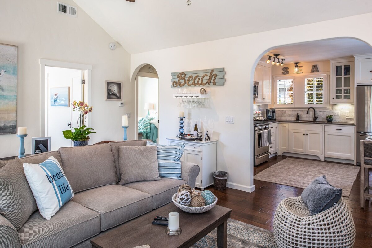 Photo 9 of 3747 Bungalow by-the-Sea - Adorable, Cozy Cottage