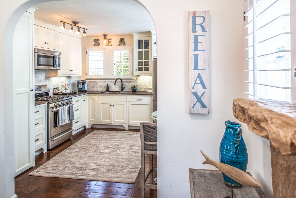Photo 16 of 3747 Bungalow by-the-Sea - Adorable, Cozy Cottage