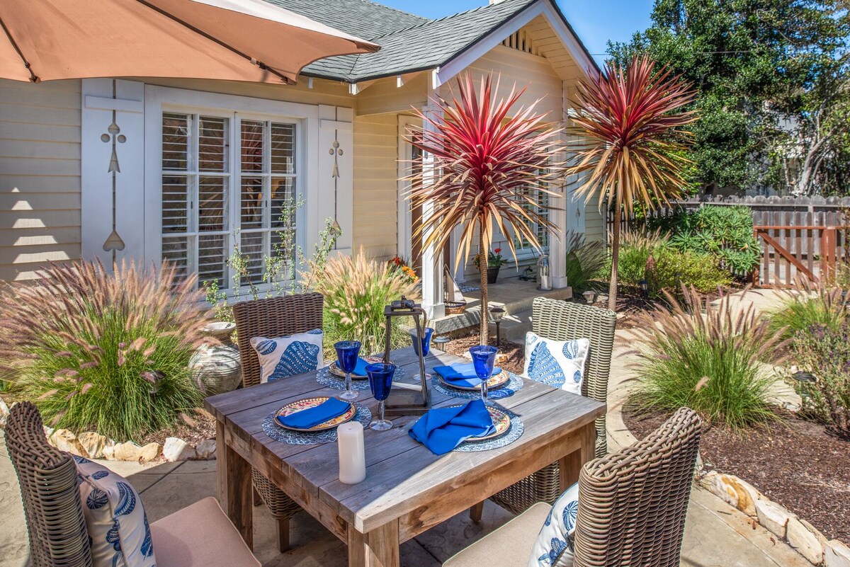 Photo 3 of 3747 Bungalow by-the-Sea - Adorable, Cozy Cottage