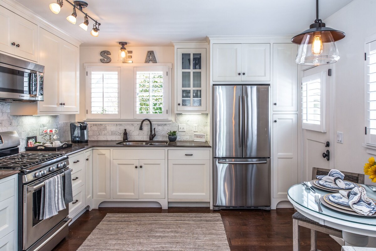 Photo 13 of 3747 Bungalow by-the-Sea - Adorable, Cozy Cottage
