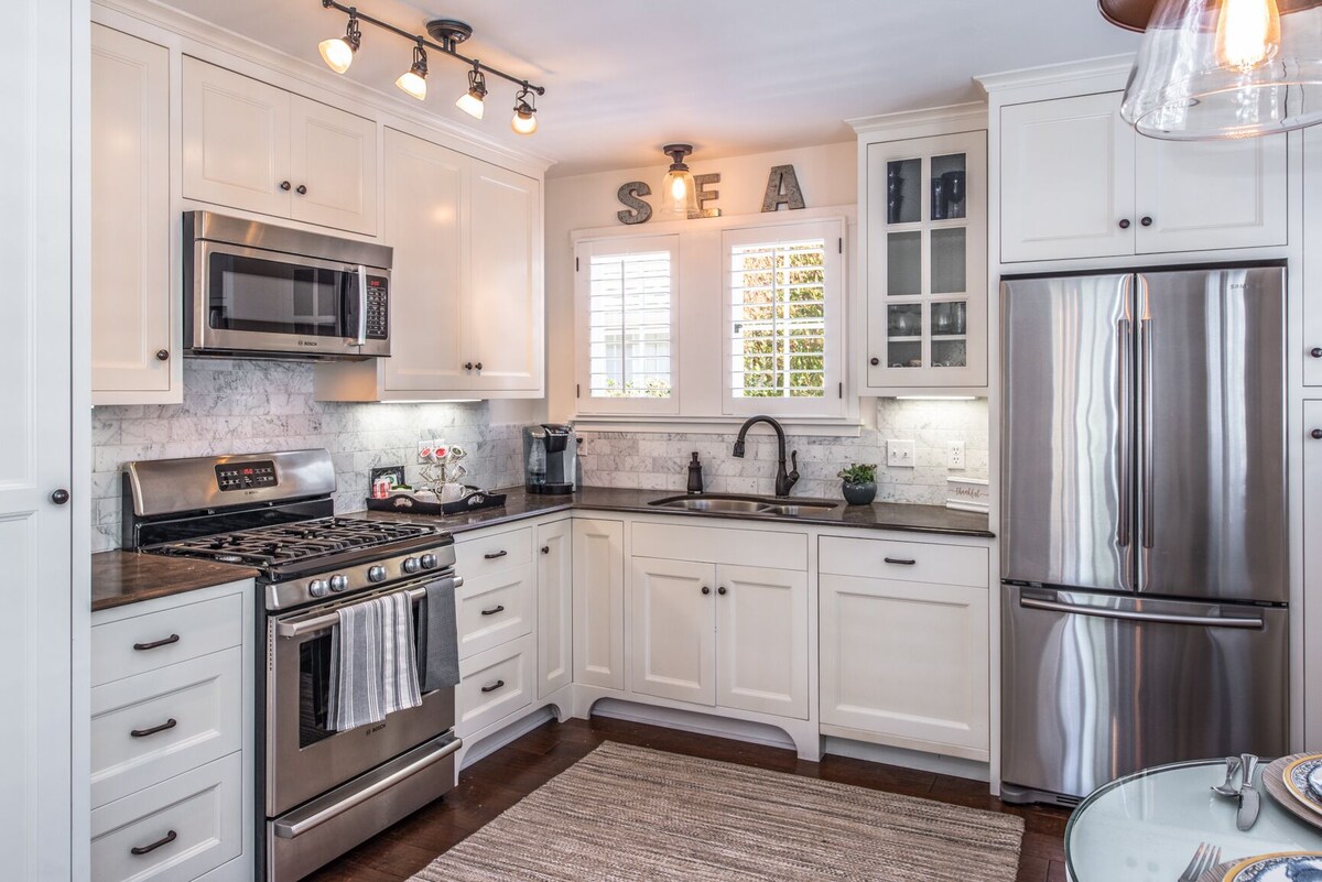 Photo 14 of 3747 Bungalow by-the-Sea - Adorable, Cozy Cottage