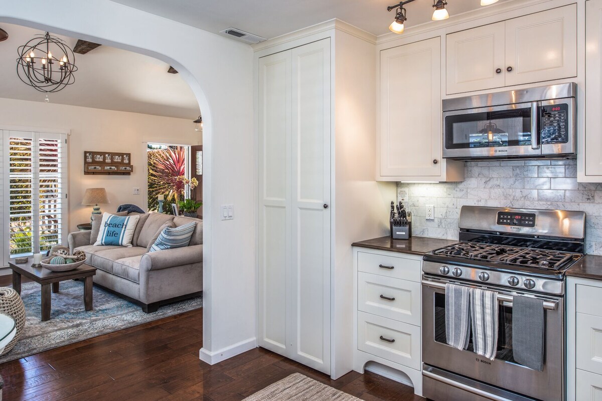 Photo 11 of 3747 Bungalow by-the-Sea - Adorable, Cozy Cottage