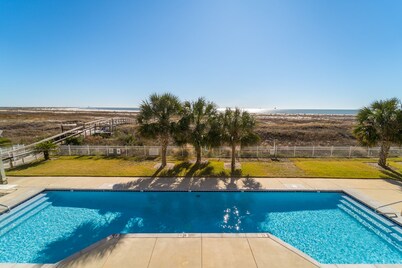 Dauphin Island Beach Club 207 Family Friendly with wonderful views!!