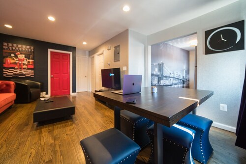 Ashescove!  Only 5 min from JFK airport