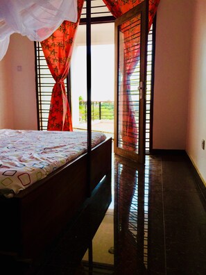 3 عدّة غرف نوم ومكواة/لوح كي وخدمة الإنترنت وملاءات أسرّة