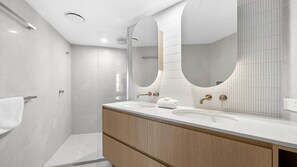 Shower, jetted bath, free toiletries, hair dryer