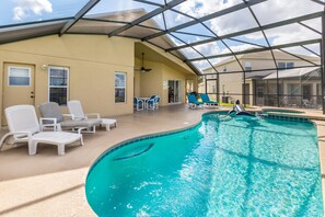 Piscina all'aperto, una piscina riscaldata