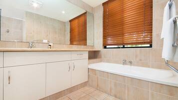 Bathtub, toilet paper