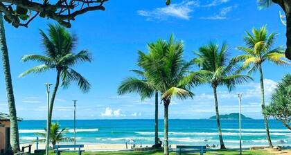 Beachfront - 2 bedrooms + air conditioning, 2 bathrooms, living room, kitchen, 1 garage, Wi-Fi and bed linen