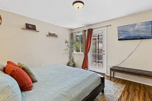 3 bedrooms, desk, iron/ironing board, free WiFi