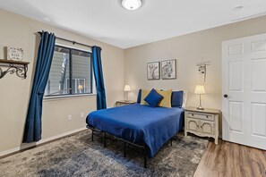 3 bedrooms, desk, iron/ironing board, free WiFi