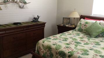 3 Schlafzimmer, Schreibtisch, Bügeleisen/Bügelbrett, Reisekinderbett