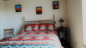 2 chambres, bureau, fer et planche à repasser, accès au Wi-Fi (inclus)