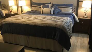 2 dormitorios, escritorio, tabla de planchar con plancha y cuna de viaje