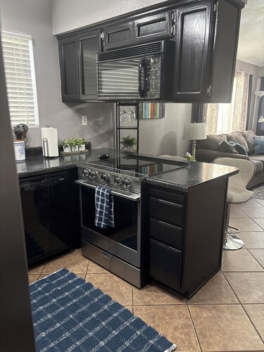 Yuma Townhouse - Centrally Located!