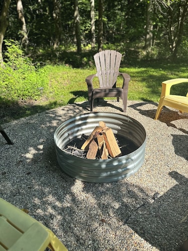 Hiljattain remontoitu talo sijaitsee rauhallisella, rauhallisella metsäalueella     