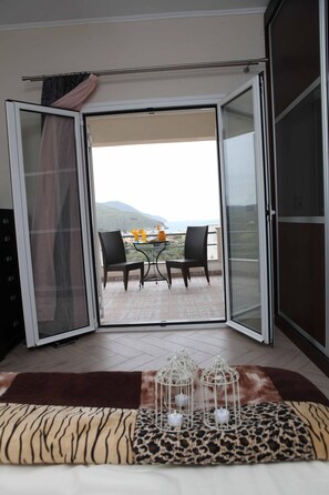 4 bedrooms, in-room safe, desk, iron/ironing board - Villa Balos with fantastic sea view (Chania)