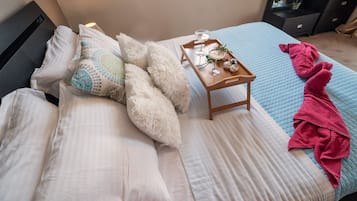 4 Schlafzimmer, Zimmersafe, Schreibtisch, Bügeleisen/Bügelbrett