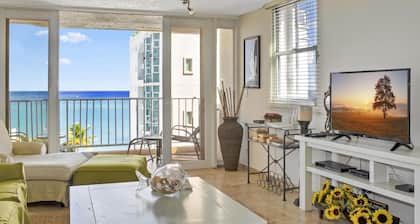 msTropical Family Retreat, Spacious, Comfortable Stay, Walk to Dining & Bars