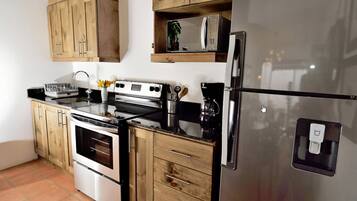 Room, Multiple Beds, Non Smoking | Private kitchen | Fridge, microwave, oven, stovetop