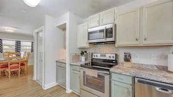 Fridge, microwave, stovetop, dishwasher