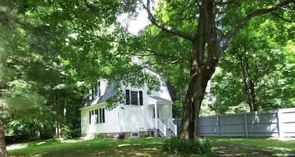 This cottage is a 1 bedroom(s), 1.5 bathrooms, located in Manchester, VT.