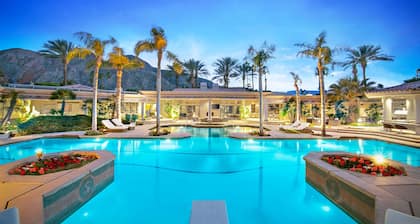 'Delgado Estate' Massive 16 bedroom home, Huge Pool, Private and Secluded, Sleeps 32