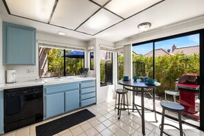 Unclassified image, 3 of 48, button