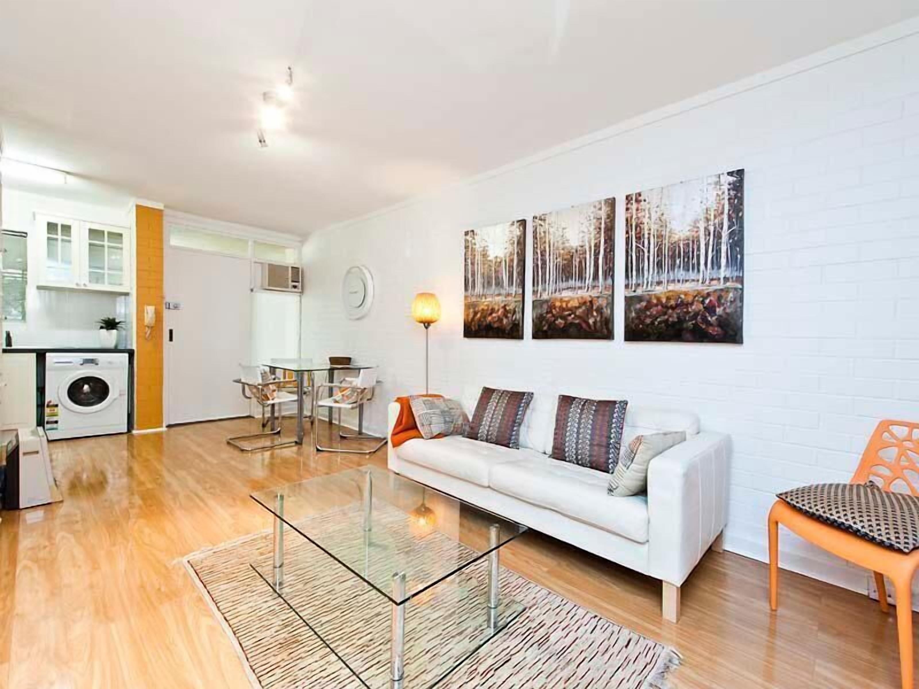 Maggie's House is a delightful Perth holiday apartment situated in a popular sec