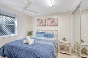 3 bedrooms, iron/ironing board, travel cot - Villa  44 Moreton island (Tangalooma)