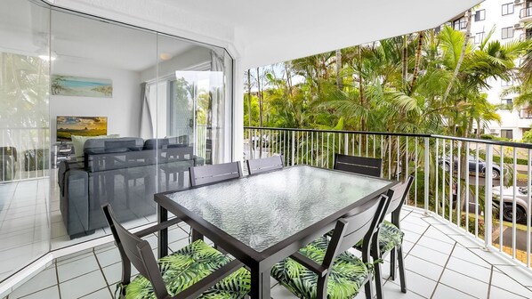 تناول الطعام بالخارج