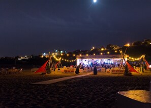 Outdoor dining - Seaside Apartament close to the beach, perfect for Neversea annual festival (Constanța)