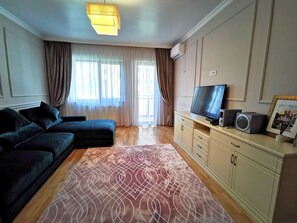 TV, stereo - Seaside Apartament close to the beach, perfect for Neversea annual festival (Constanța)